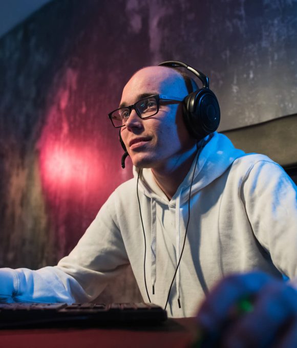 professional-boy-gamer-plays-in-video-game-on-a-es-2021-08-26-15-52-51-utc.jpg professional-boy-gamer-plays-in-video-game-on-a-es-2021-08-26-15-52-51-utc.jpg